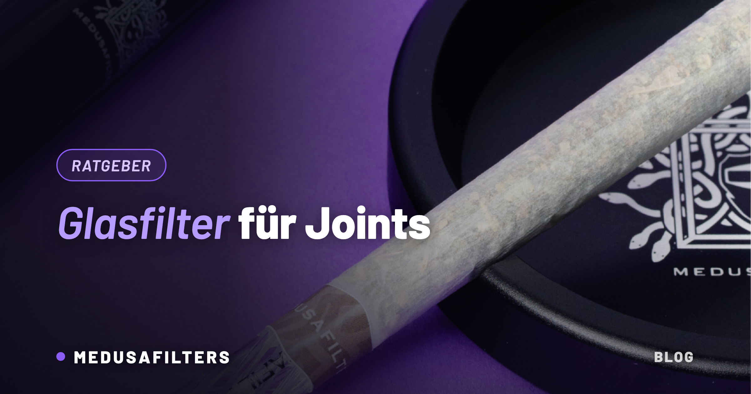 Gedrehter Joint mit Glasfilter als Mundstück auf einem Medusafilters-Aschenbecher