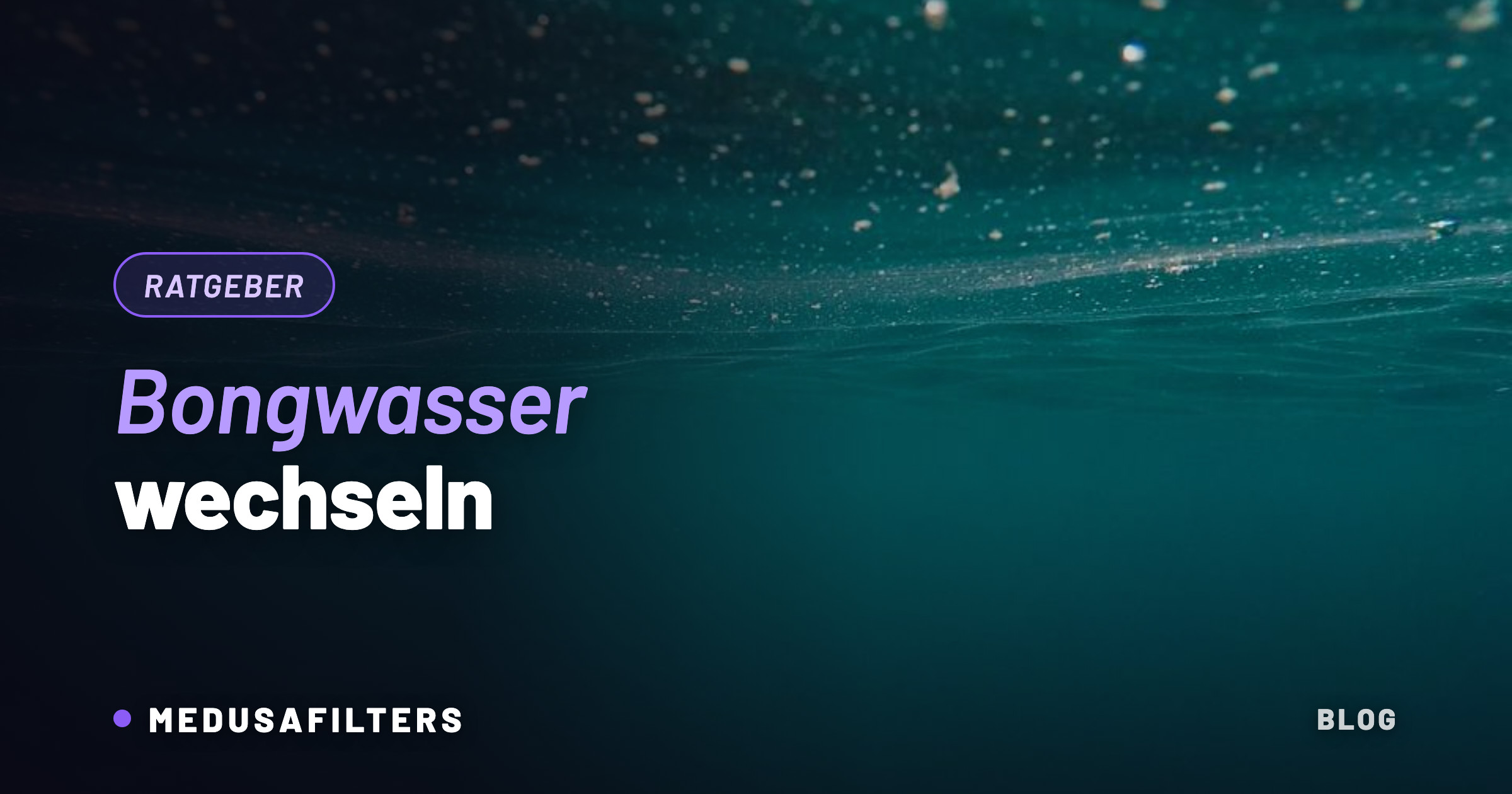 Trübes Bongwasser mit Schwebstoffen an der Wasseroberfläche – Bongwasser wechseln