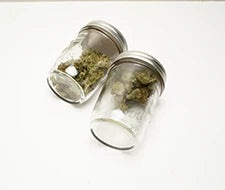 cannabis gras marihuana lagerung glasbehälter