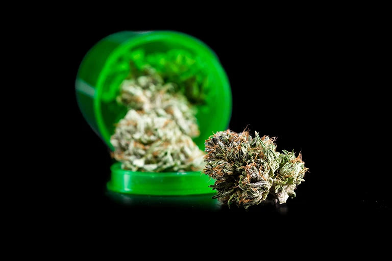 Art der Lagerung für längere Haltbarkeit von Cannabis gras in dose